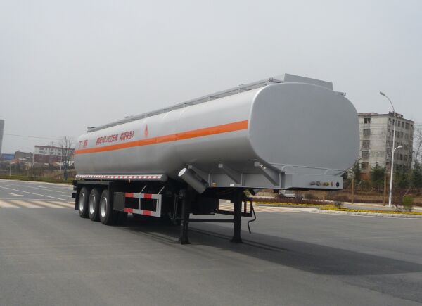 特运11.8米31吨易燃液体罐式运输半挂车(DTA9402GRY)