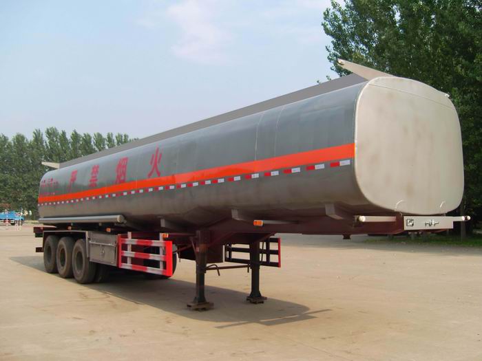 齐鲁中亚10.8米31.6吨易燃液体罐式运输半挂车(DEZ9400GRYB)