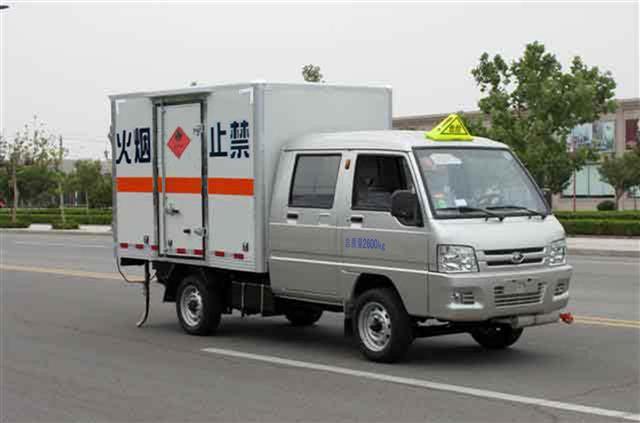 福田牌BJ5030XRQ-E1易燃气体厢式运输车