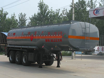 程力威10米32吨易燃液体罐式运输半挂车(CLW9406GRY)