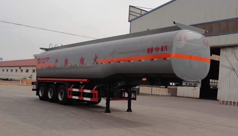 正康宏泰12.4米30.4吨易燃液体罐式运输半挂车(HHT9406GRY)