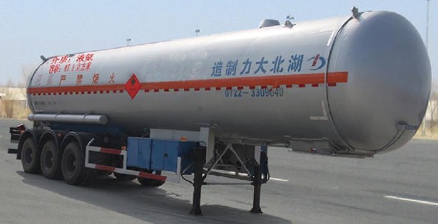 大力12.6米24.5吨液化气体运输半挂车(DLQ9400GYQS)