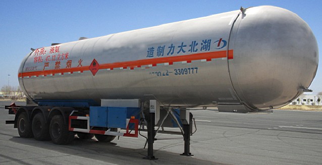 大力12.6米24.5吨液化气体运输半挂车(DLQ9401GYQX)