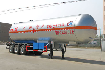 程力威13米25吨液化气体运输半挂车(CLW9401GYQA)
