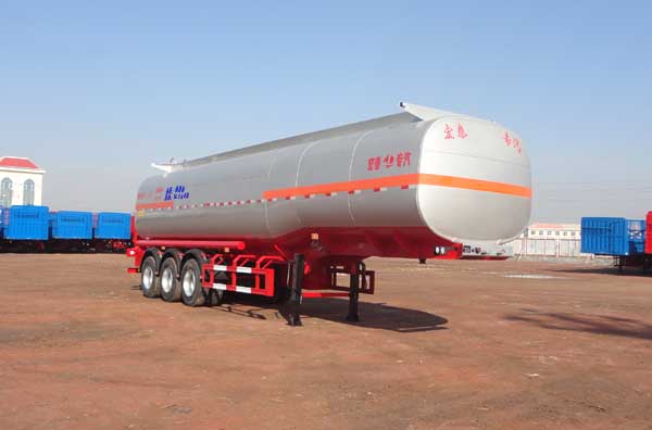 正康宏泰12.2米31.1吨润滑油罐式运输半挂车(HHT9400GRH)