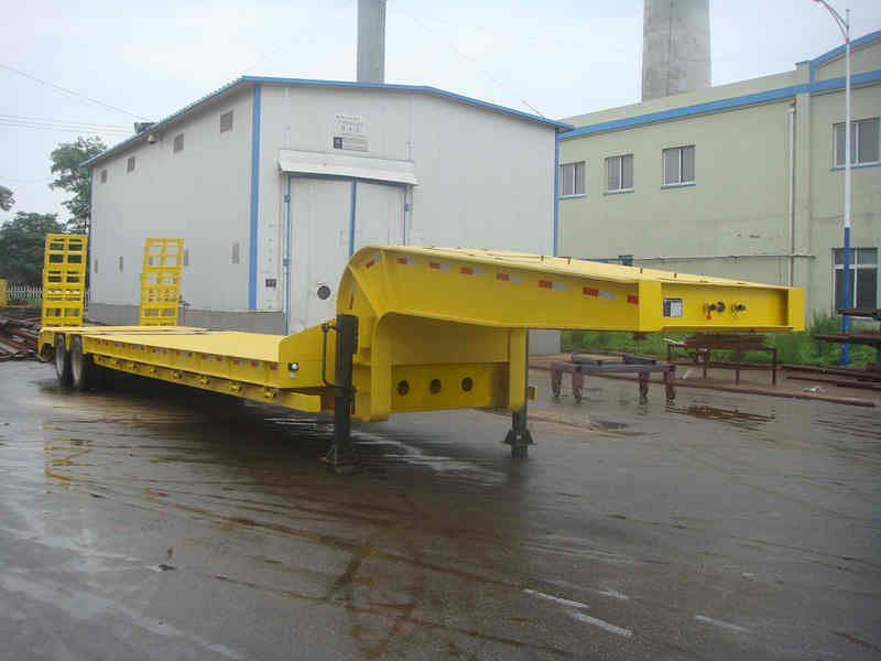 黄海16米26.5吨低平板半挂车(DD9401TDP)