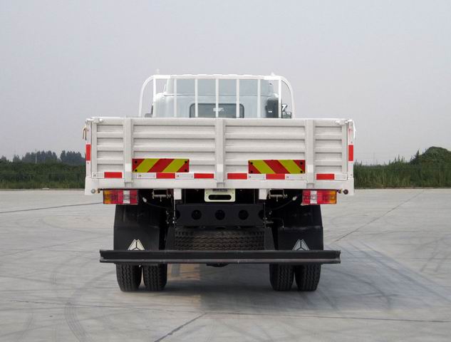 ZZ1137G521CD1 豪泺170马力单桥柴油6.8米国四载货汽车图片