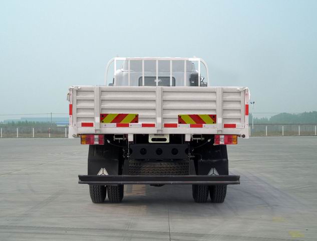 ZZ1167G521CD1 豪泺170马力单桥柴油6.8米国四载货汽车图片