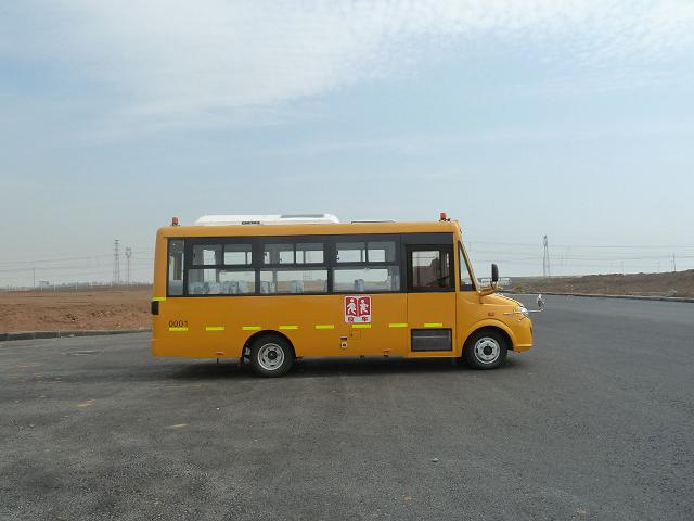 小学生专用校车图片