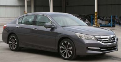 雅阁牌HG7302AAA4型轿车