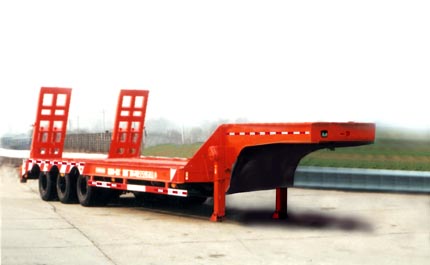 鲁峰13米30吨低平板半挂车(ST9400TD)