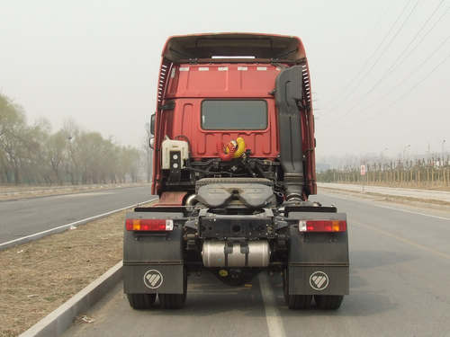 BJ4183SLFKA-XA 欧曼半挂牵引汽车图片