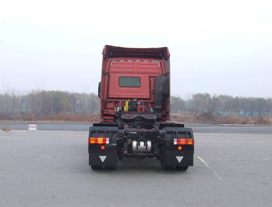 BJ4259SNFJB-XC 欧曼半挂牵引汽车图片