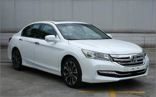 雅阁牌HG7302AAA5型轿车