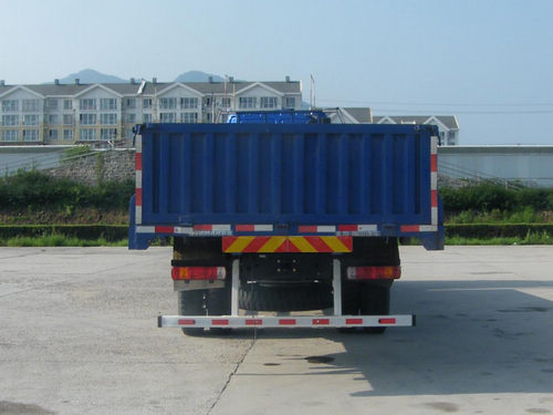 BJ1252VMPHH-2 欧曼231马力前四后四(小三轴)柴油8.6米国三载货汽车图片