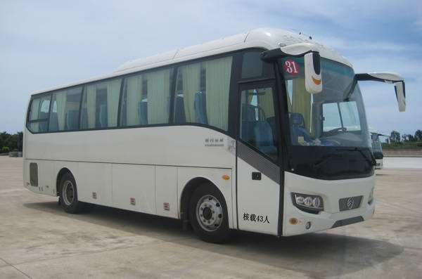 金旅9.5米24-41座客车(XML6958J18)
