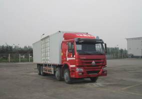 豪沃牌ZZ5317XXYN4667D1LH厢式运输车