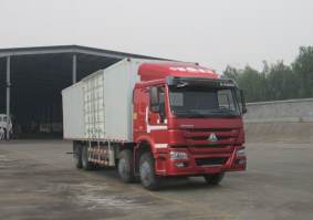 豪沃牌ZZ5317XXYN4667D1LB厢式运输车