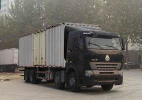 豪沃牌ZZ5317XXYM3867P1H厢式运输车