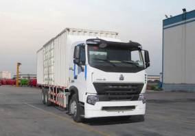豪沃牌ZZ5257XXYM5247P1厢式运输车