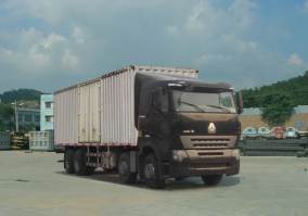 豪沃牌ZZ5317XXYN4667P1B厢式运输车