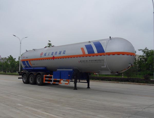 楚胜13米24.6吨3轴液化气体运输半挂车(CSC9400GYQ)