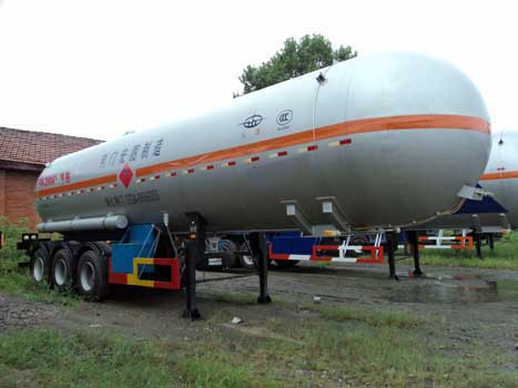 宏图11.9米28吨3轴液化气体运输半挂车(HT9408GYQ)