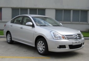 东风日产牌DFL7162AAD1型轿车