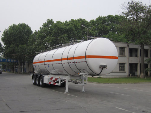 宇通13米32吨3轴易燃液体罐式运输半挂车(YTZ9401GRYD01)