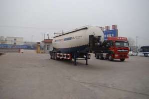下灰半挂车