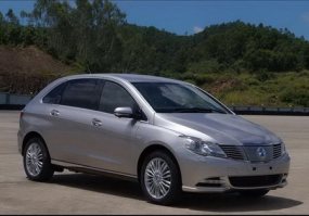 腾势牌QCJ7007BEV型纯电动轿车