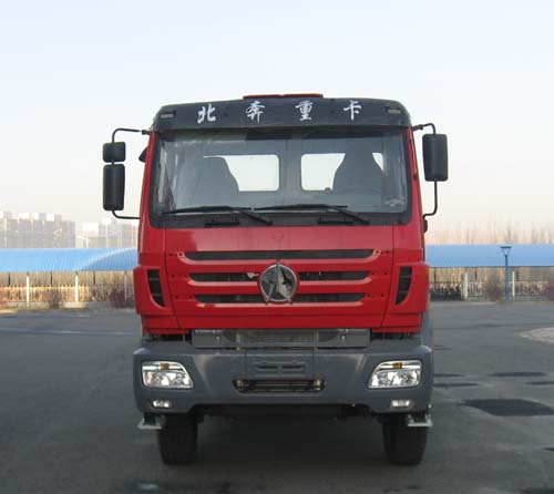 ND3253B31 北奔301马力后双桥,后八轮柴油4.8米国三自卸车图片