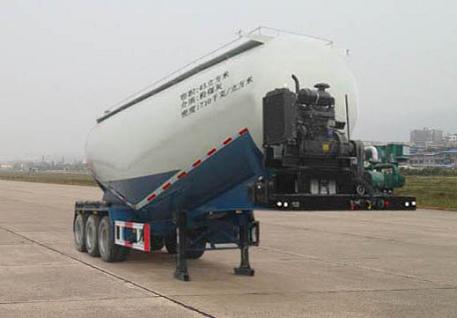 鲁岳11米30.7吨3轴中密度粉粒物料运输半挂车(LHX9400GFL)
