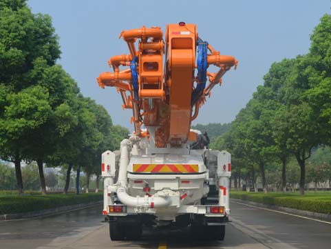 中联牌ZLJ5410THBW混凝土泵车公告图片