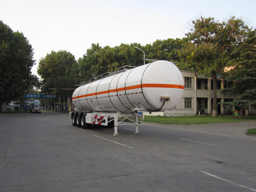 宇通12.6米30.5吨3轴易燃液体罐式运输半挂车(YTZ9402GRYD)