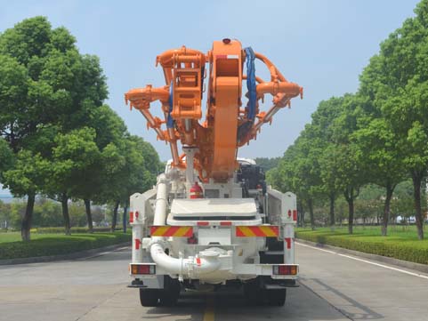 中联牌ZLJ5300THBW混凝土泵车公告图片