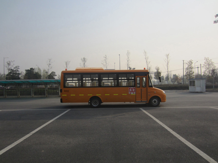 小学生专用校车图片