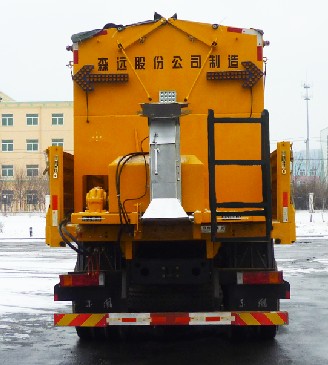 除雪撒布车图片