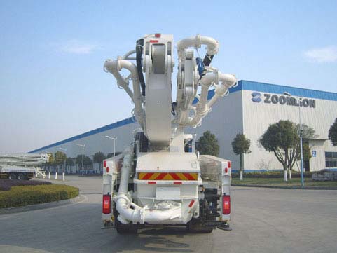 中联牌ZLJ5330THB混凝土泵车公告图片