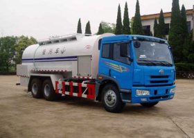 吸污车