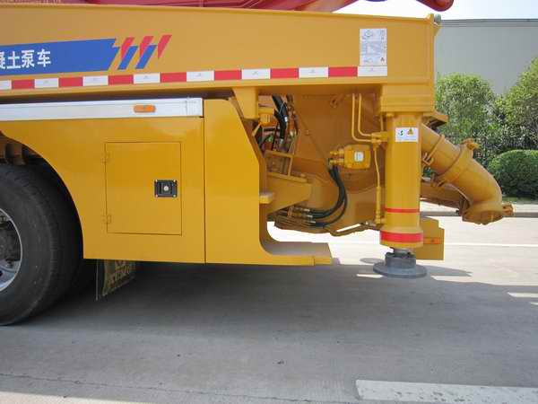 徐工牌XZJ5400THB混凝土泵车公告图片