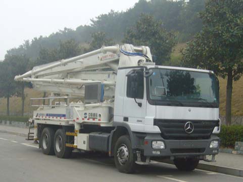 中联牌ZLJ5296THB混凝土泵车图片