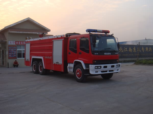JDF5240GXFSG110W型水罐消防车图片