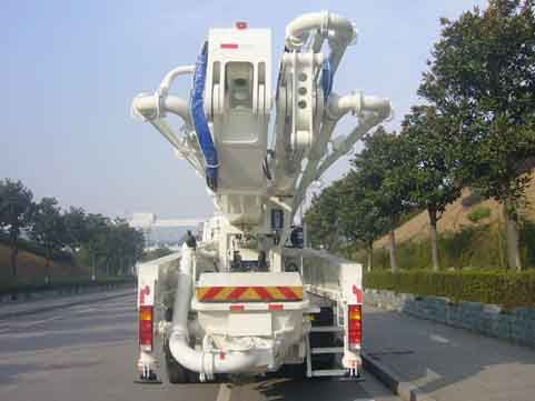 中联牌ZLJ5334THB混凝土泵车公告图片