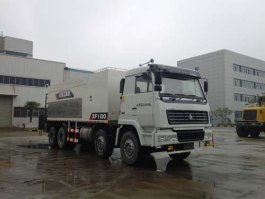 稀浆封层车