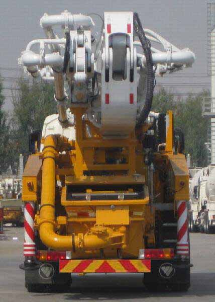 福田牌BJ5299THB-1混凝土泵车公告图片