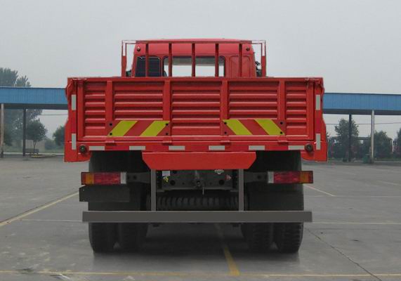 ZZ1251M56CGD1 斯达-斯太尔280马力前四后四(小三轴)柴油9.6米国四载货汽车图片