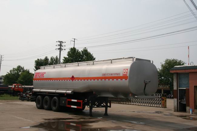 醒狮11.8米30吨3轴易燃液体罐式运输半挂车(SLS9409GRY)