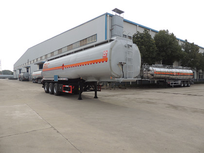 醒狮10.5米30吨3轴易燃液体罐式运输半挂车(SLS9404GRY)
