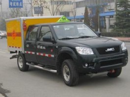 爆破器材运输车
